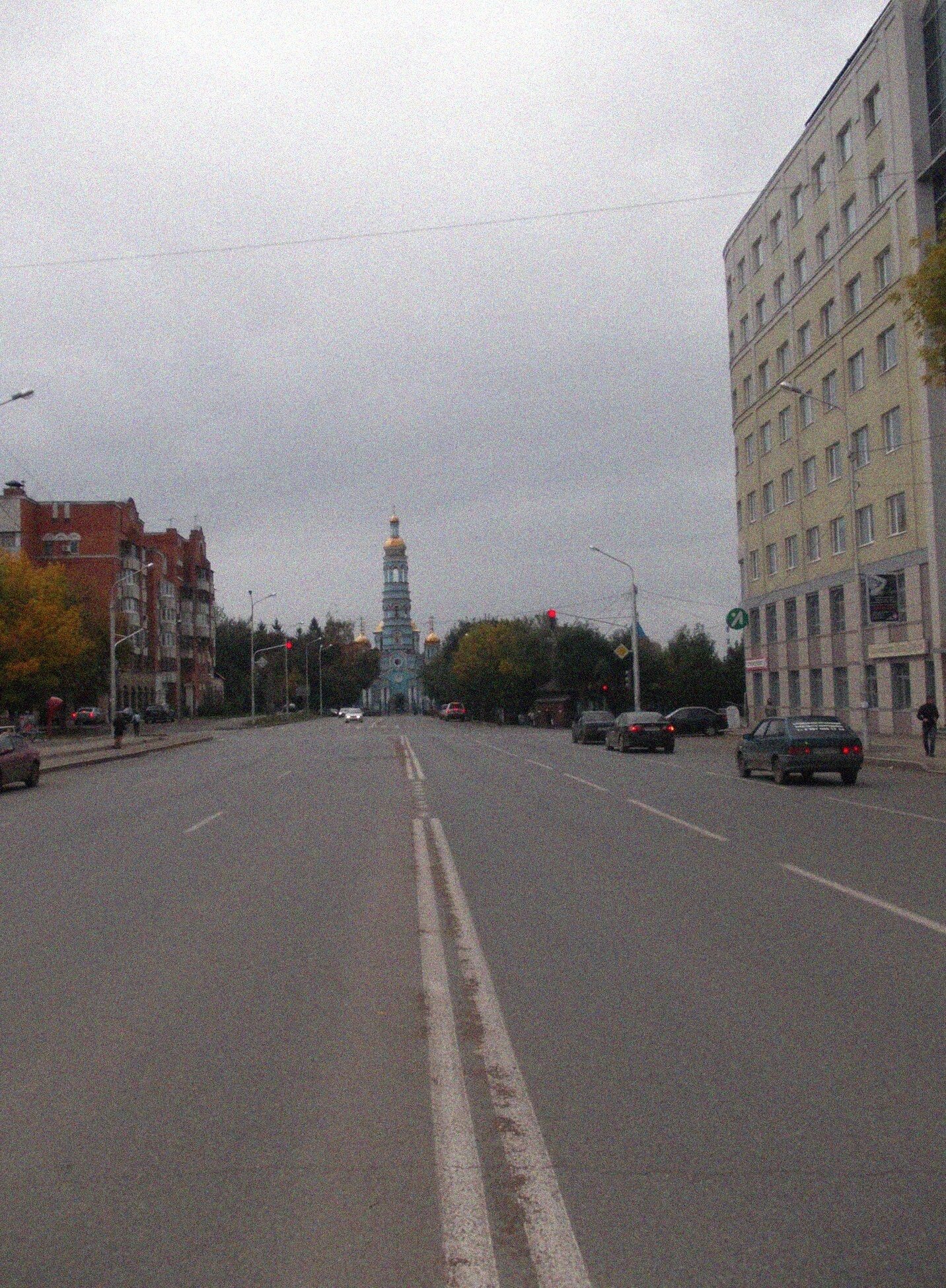 Храм Рождества Пресвятой Богородицы в Уфе: вид с улицы Кирова