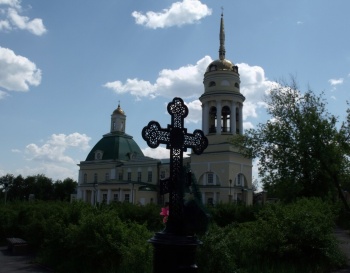 Фасад Свято-Троицкого собора в Каменске-Уральском