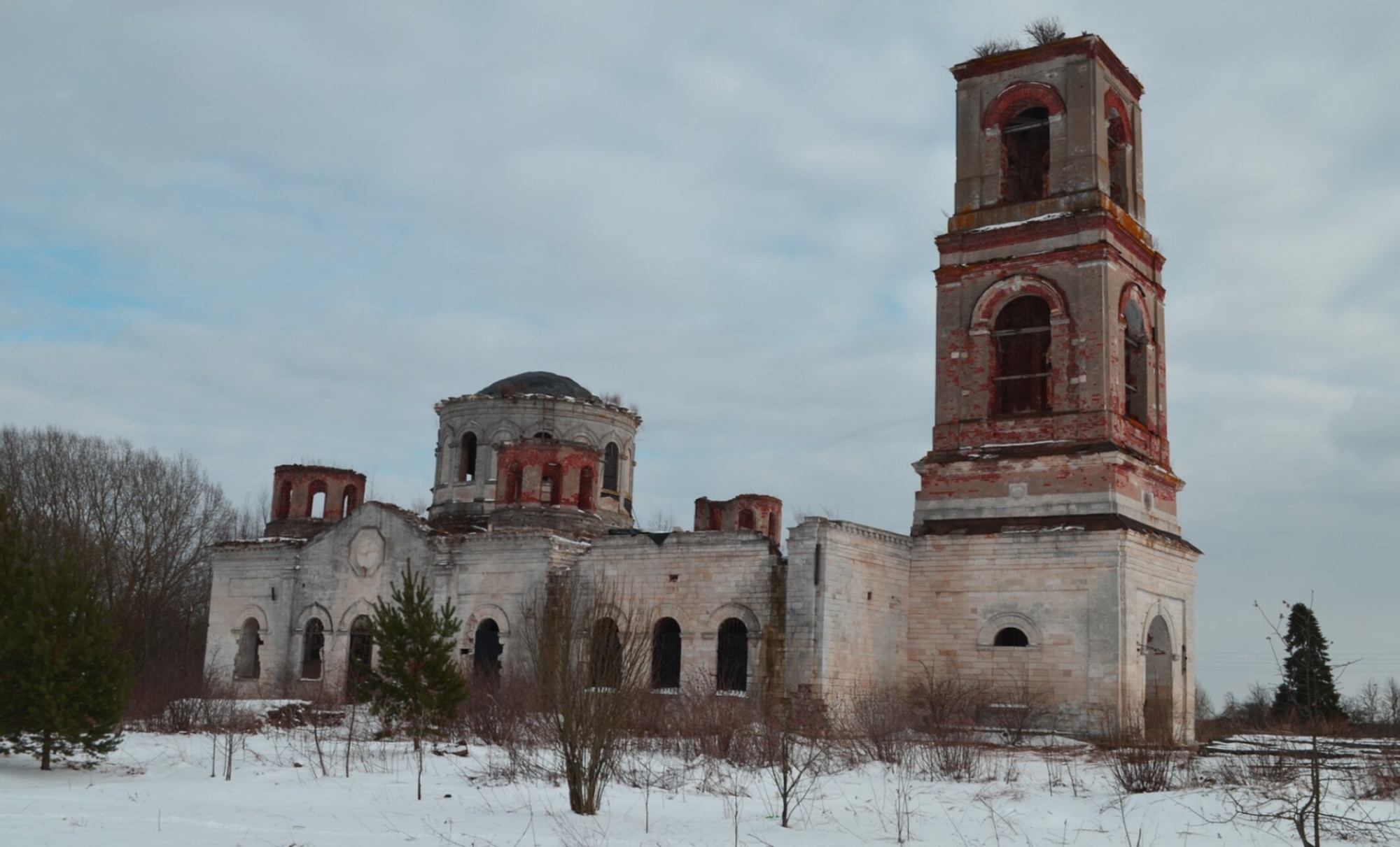 Никольская церковь в селе Емельяново