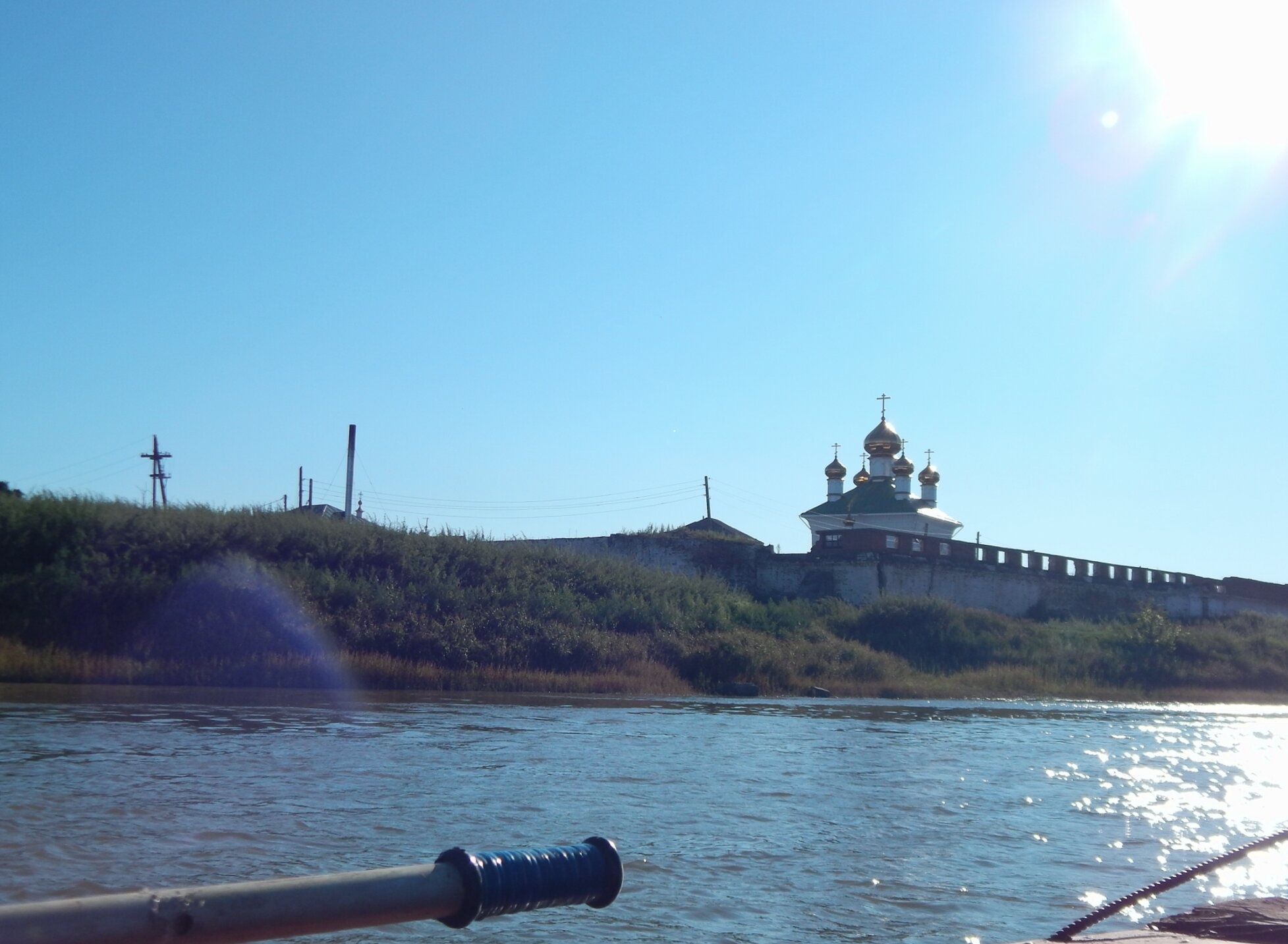 Вид на православную обитель с вод реки Селенги