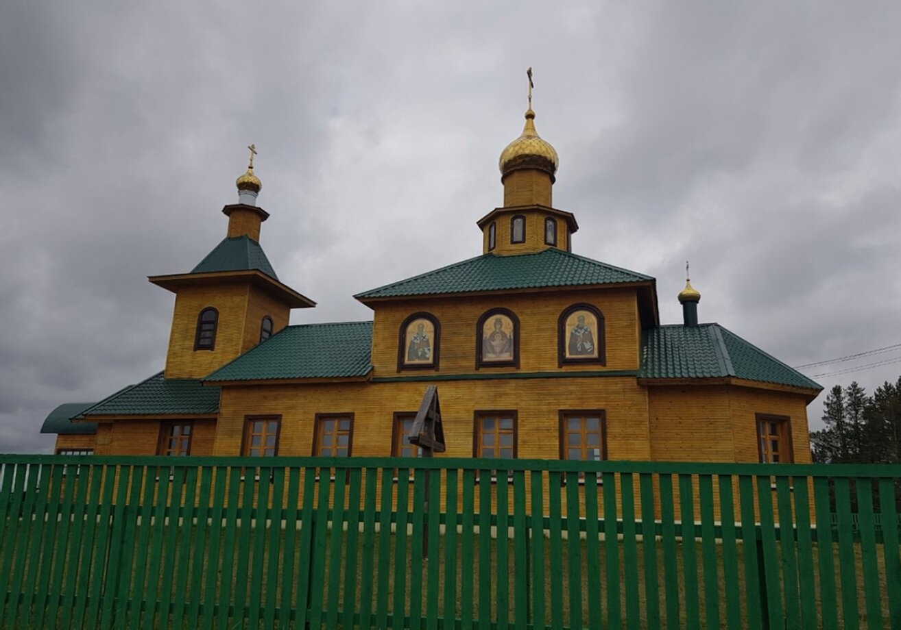 Дмитриевская церковь в поселке Кажым - памятник православной архитектуры