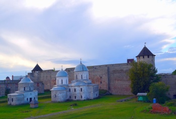 Ивангородская крепость с Успенским собором и Никольской церковью