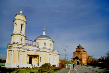Церковь Воздвижения Креста Господня и Маринкина башня в Коломне