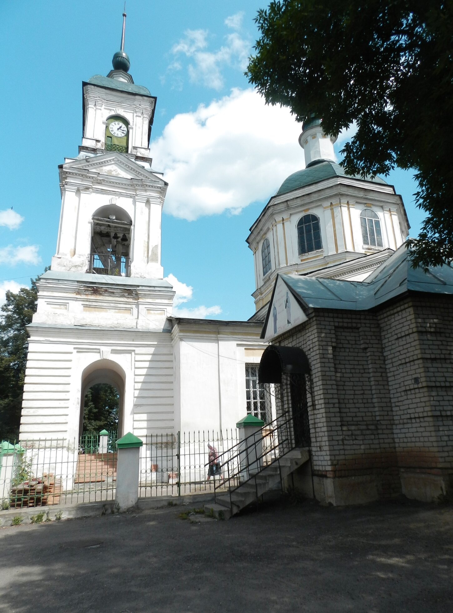 Храм Святых Апостолов Петра и Павла в Петровском
