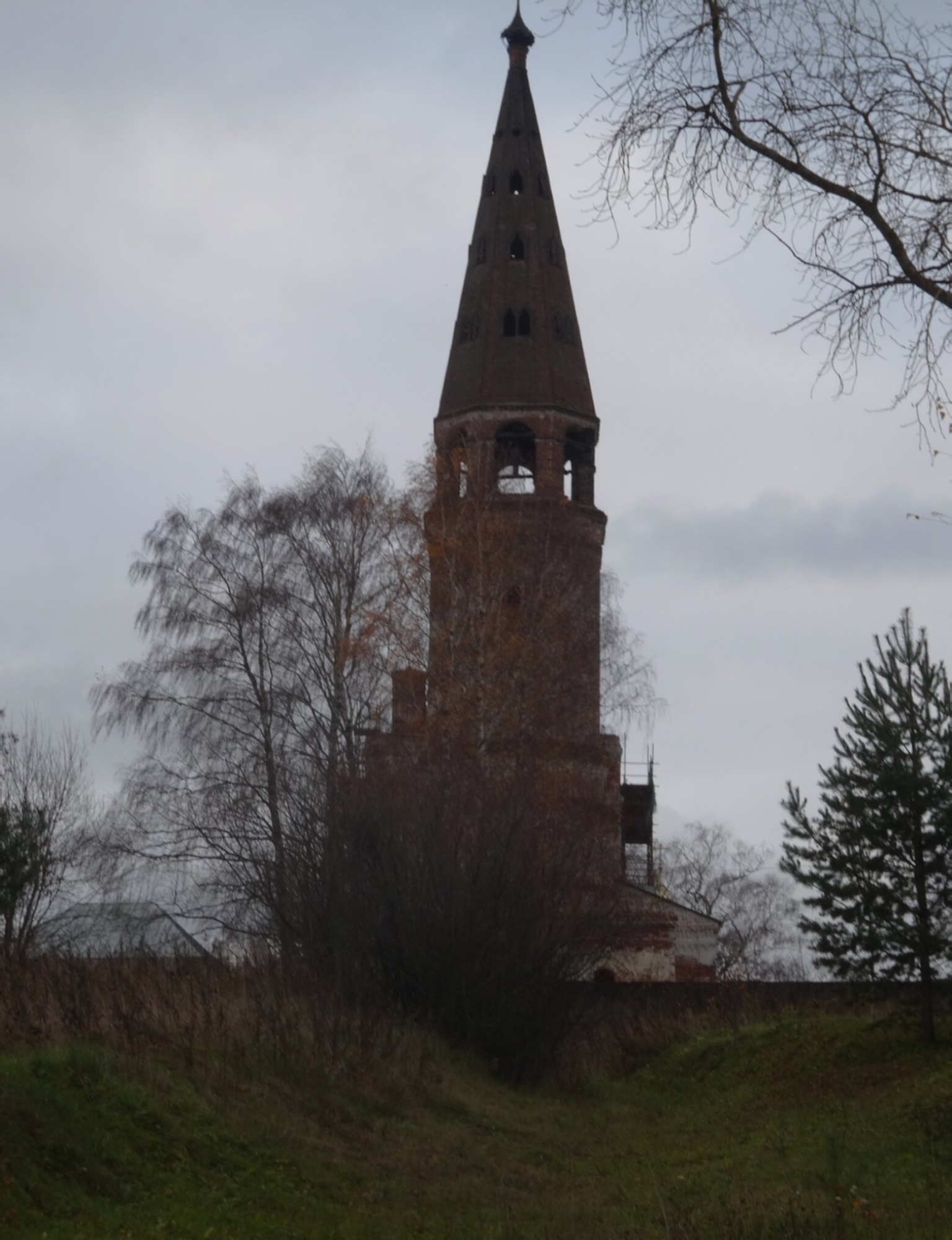 Колокольня Храма Иоанна Предтечи в селе Шухомош