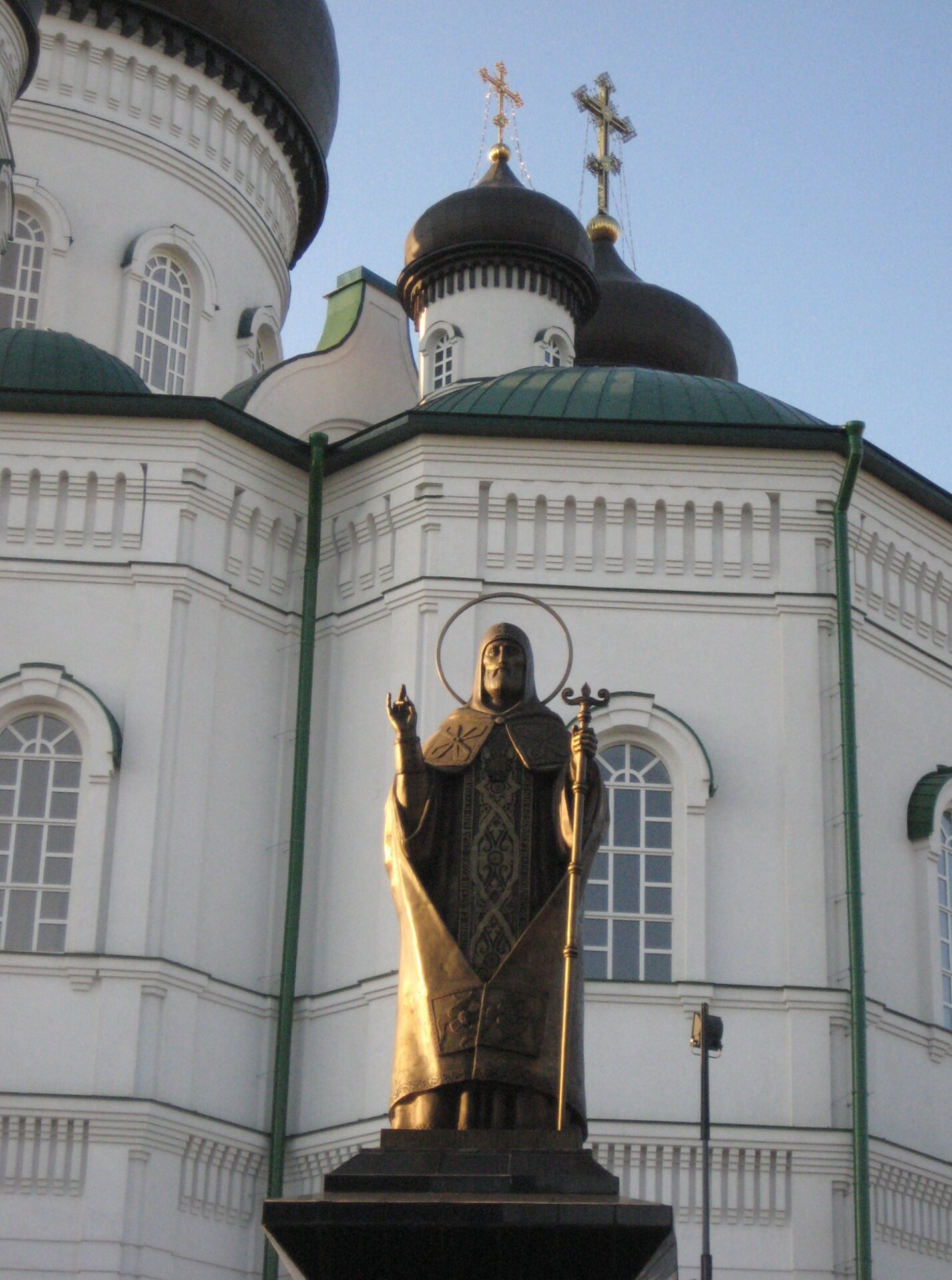 Благовещенский кафедральный собор и памятник Святителю Митрофану Воронежскому