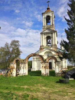 Церковь Троицы Живоначальной в селе Пахна