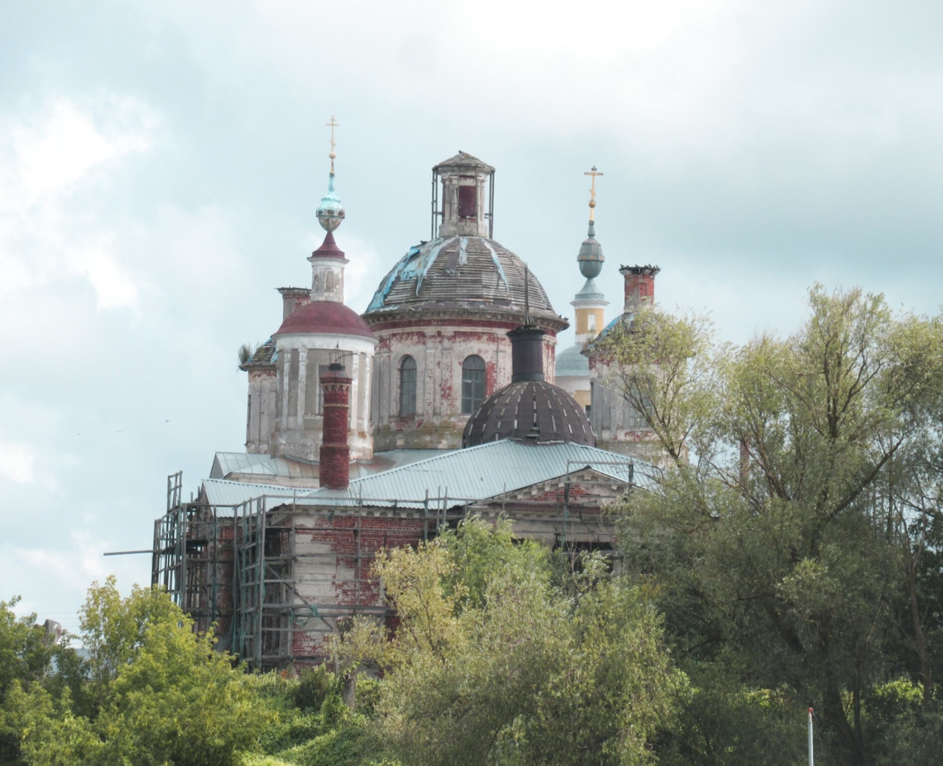Храм Воскресения Христова в селе Ловцы
