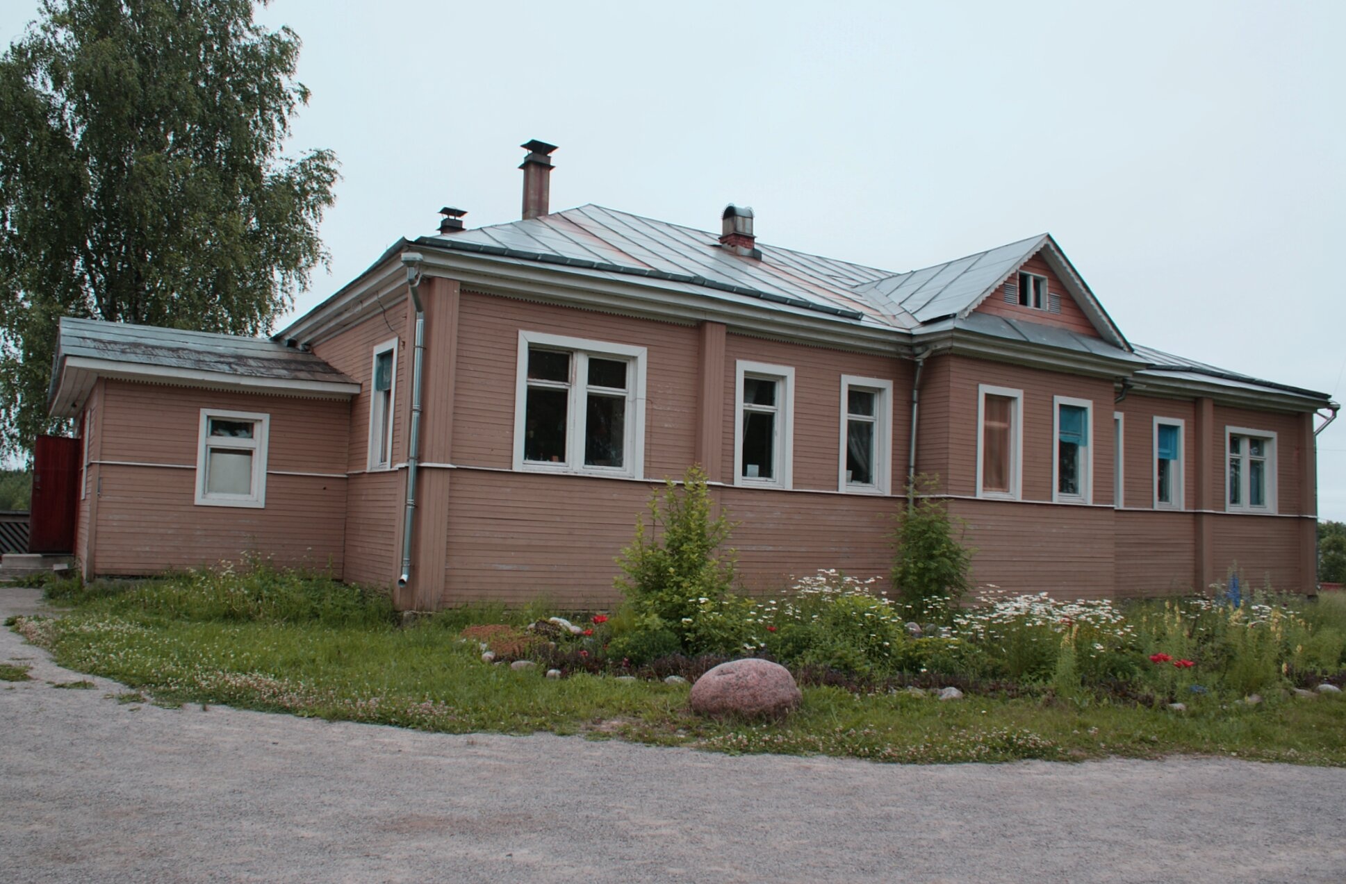 Спасо-Преображенский Важеозерский монастырь в деревне Дмитриевское