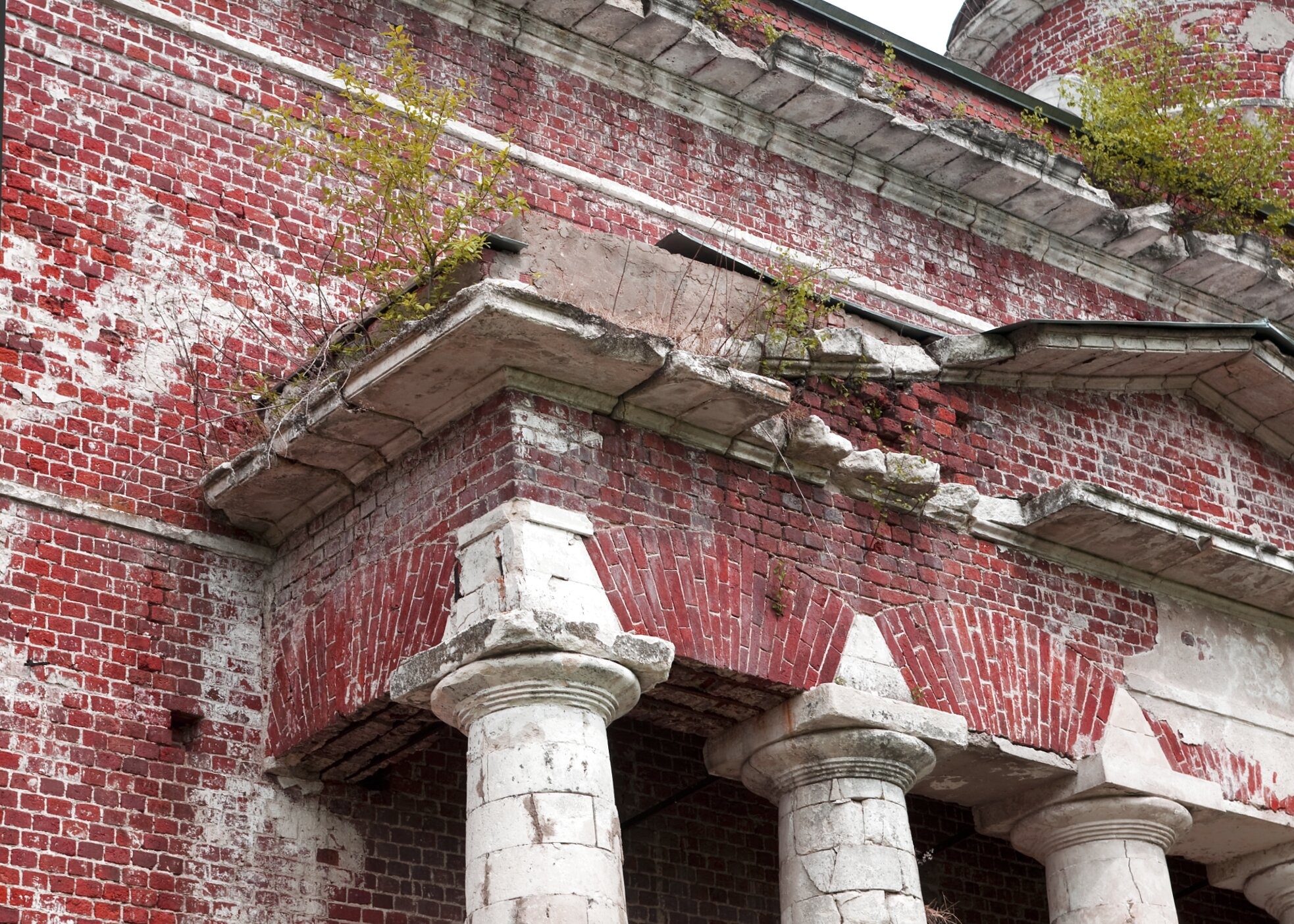 Южный портик Церкви Успения Пресвятой Богородицы в Подсосино