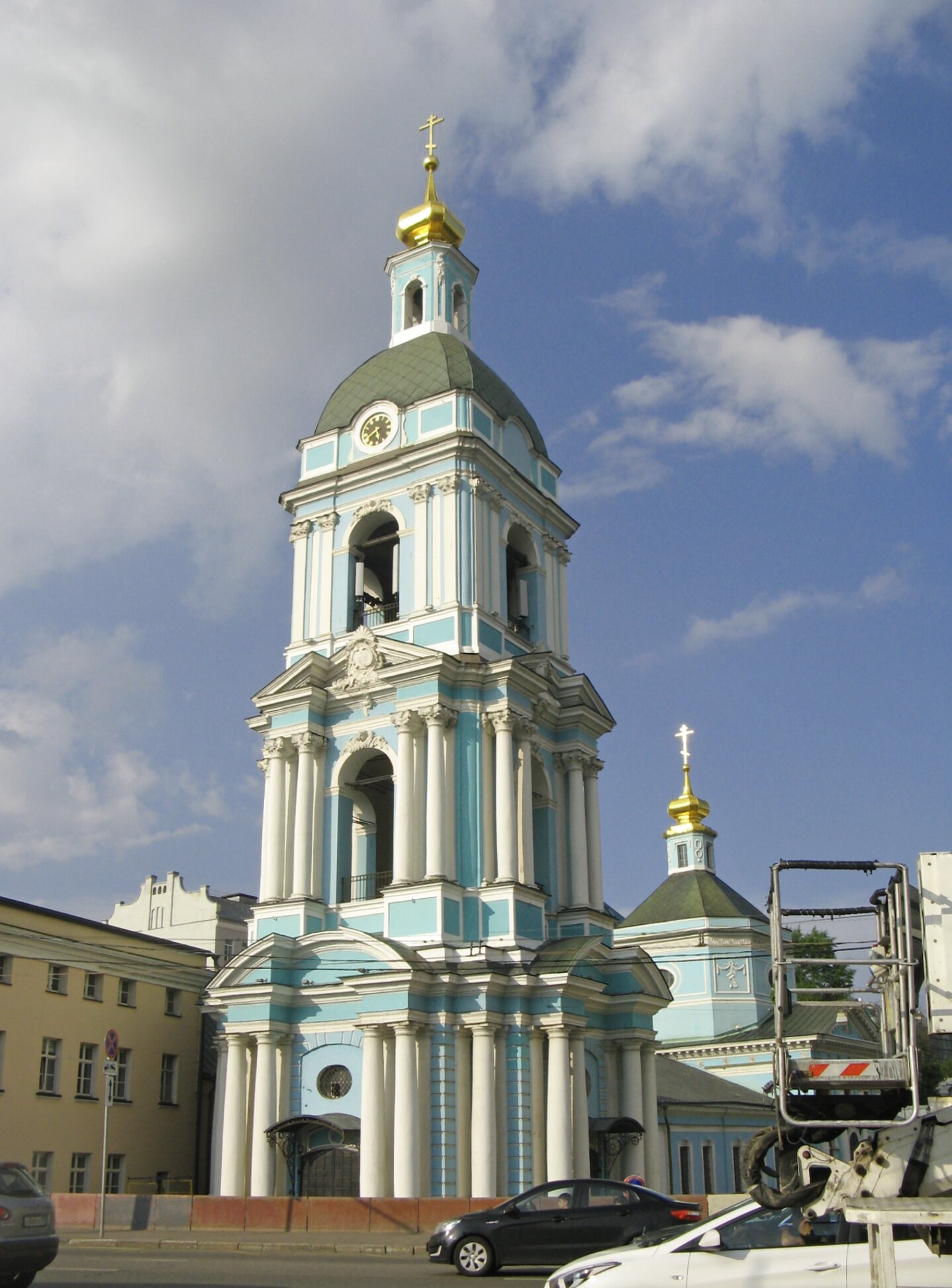 Храм Живоначальной Троицы в Серебряниках
