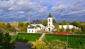Свято-Ильинский храм в Выборге осенью