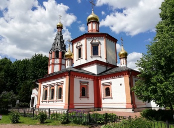 Храм Грузинской иконы Божией Матери в Якшино