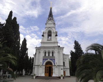 Собор Святого Архангела Михаила в Сочи на панорамном снимке