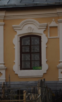 Барочное окно Успенской церкви в селе Николо-Рожок