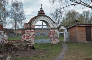 Святые ворота церкви Николая Чудотворца в Бору