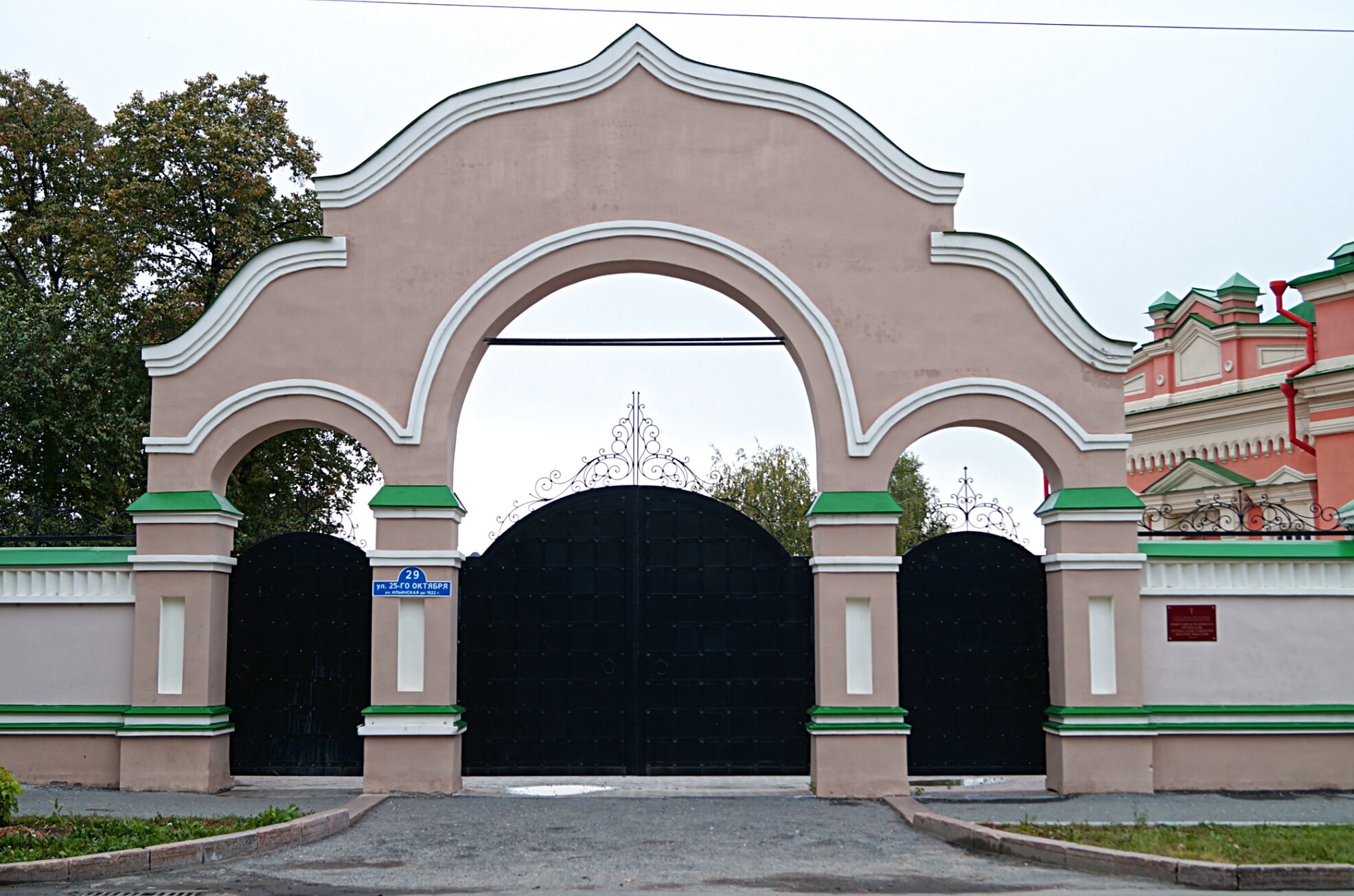 Святые врата Ильинского женского монастыря в Тюмени