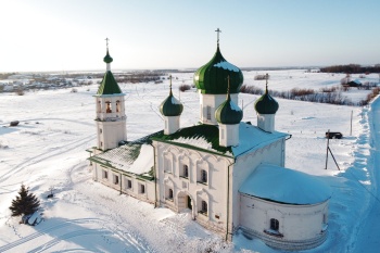 Церковь Дмитрия Солунского в селе Ломоносово - зимняя фотография