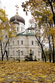 Благовещенский кафедральный собор в Воронеже осенью