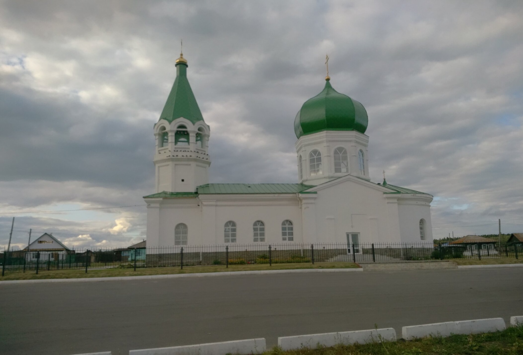 Храм Святителя Николая Чудотворца в городе Пласт