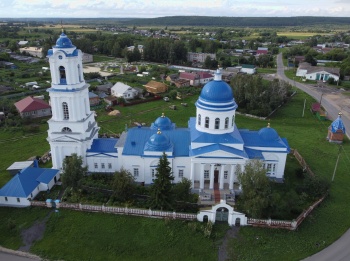Храм Живоначальной Троицы в селе Красный Бор