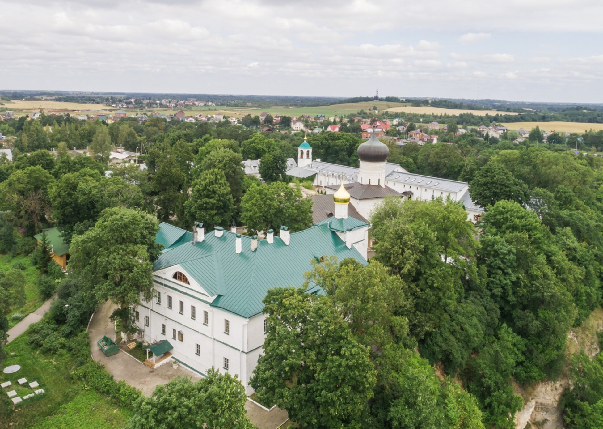 Снетогорский монастырь в Пскове: древняя святыня на берегу Великой
