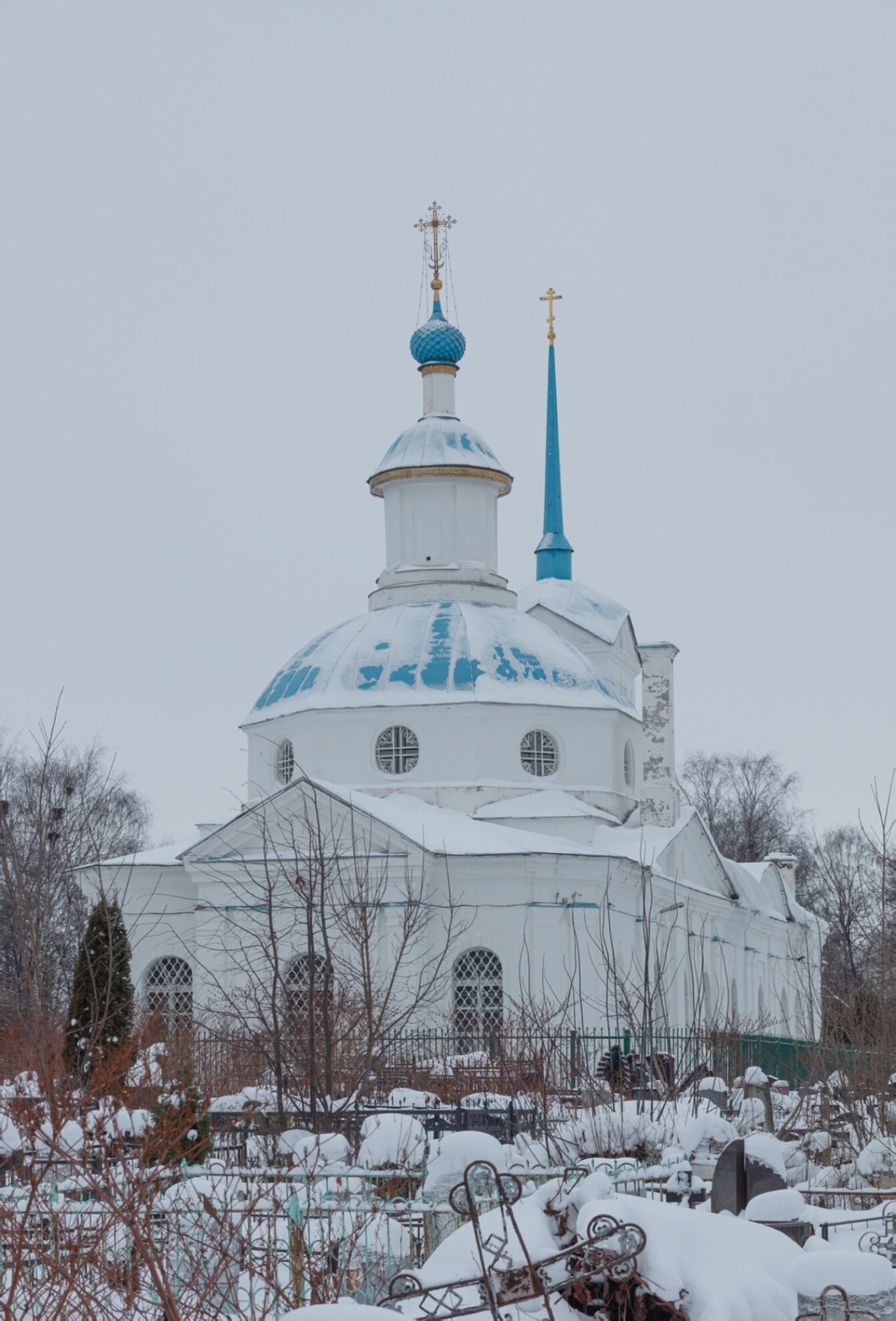 Церковь Святителя Леонтия Ростовского в Ярославле зимой