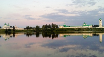 Фотография: Вид на Александро-Свирский монастырь с озера