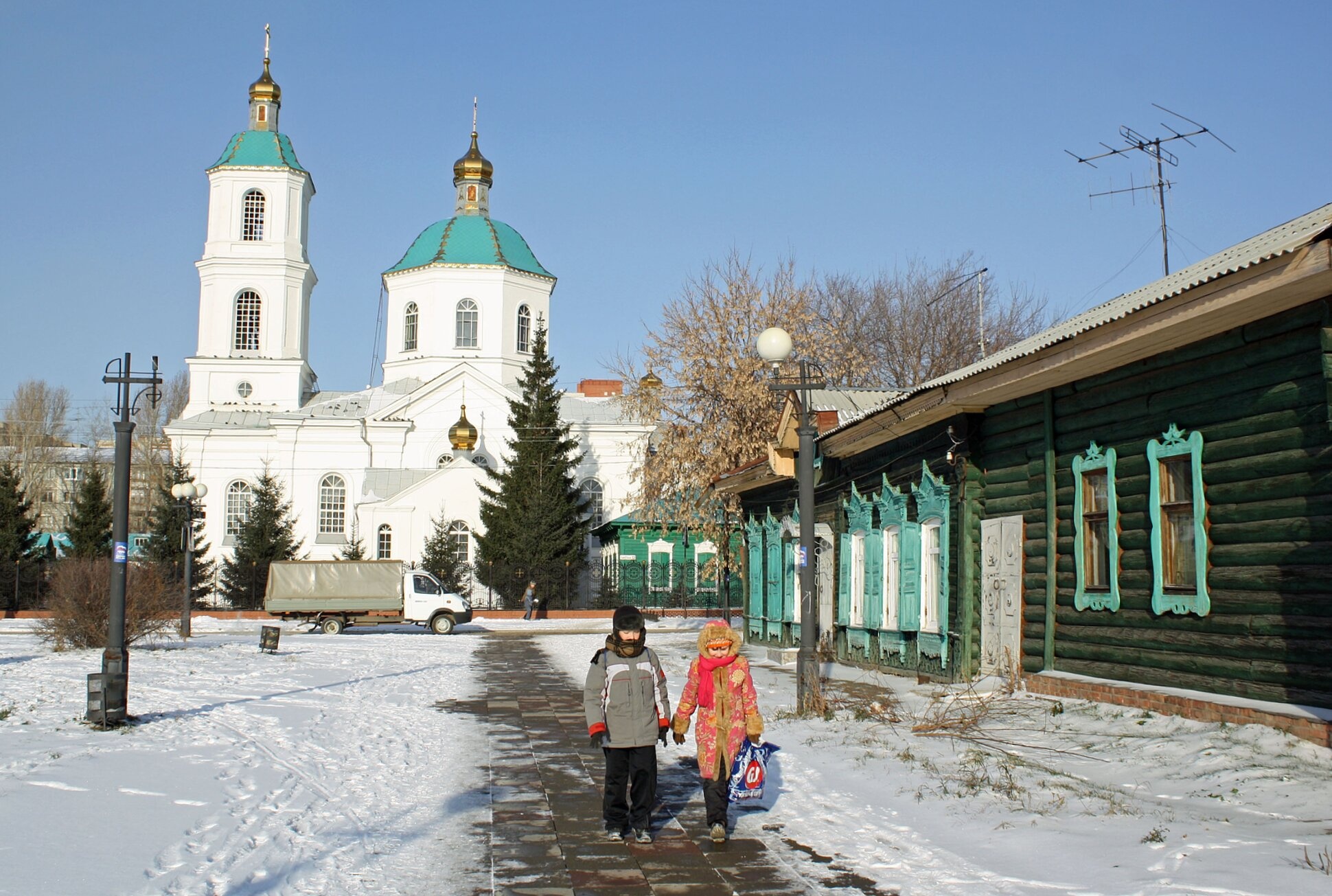 Крестовоздвиженский собор в Омске — зимняя фотография