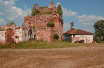 Ансамбль Троицкой и Казанской церквей в Любиме
