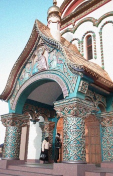 Вход в храм Святого Равноапостольного Князя Владимира в Сочи