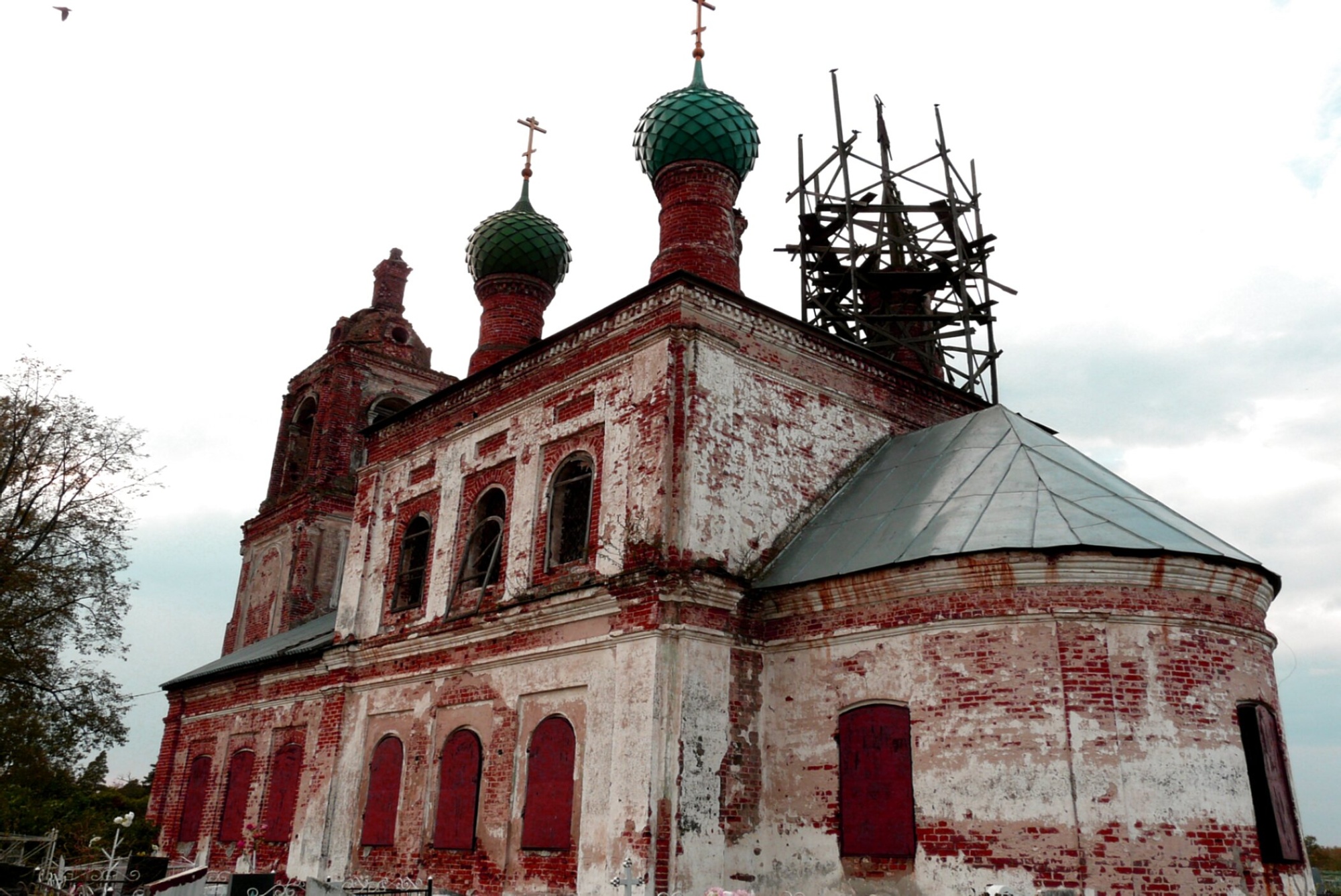 Церковь Смоленской иконы Божией Матери в селе Богослов: история и восстановление