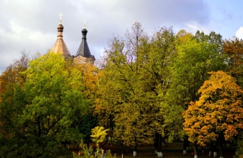 Осенняя панорама Воскресенского собора в Луге