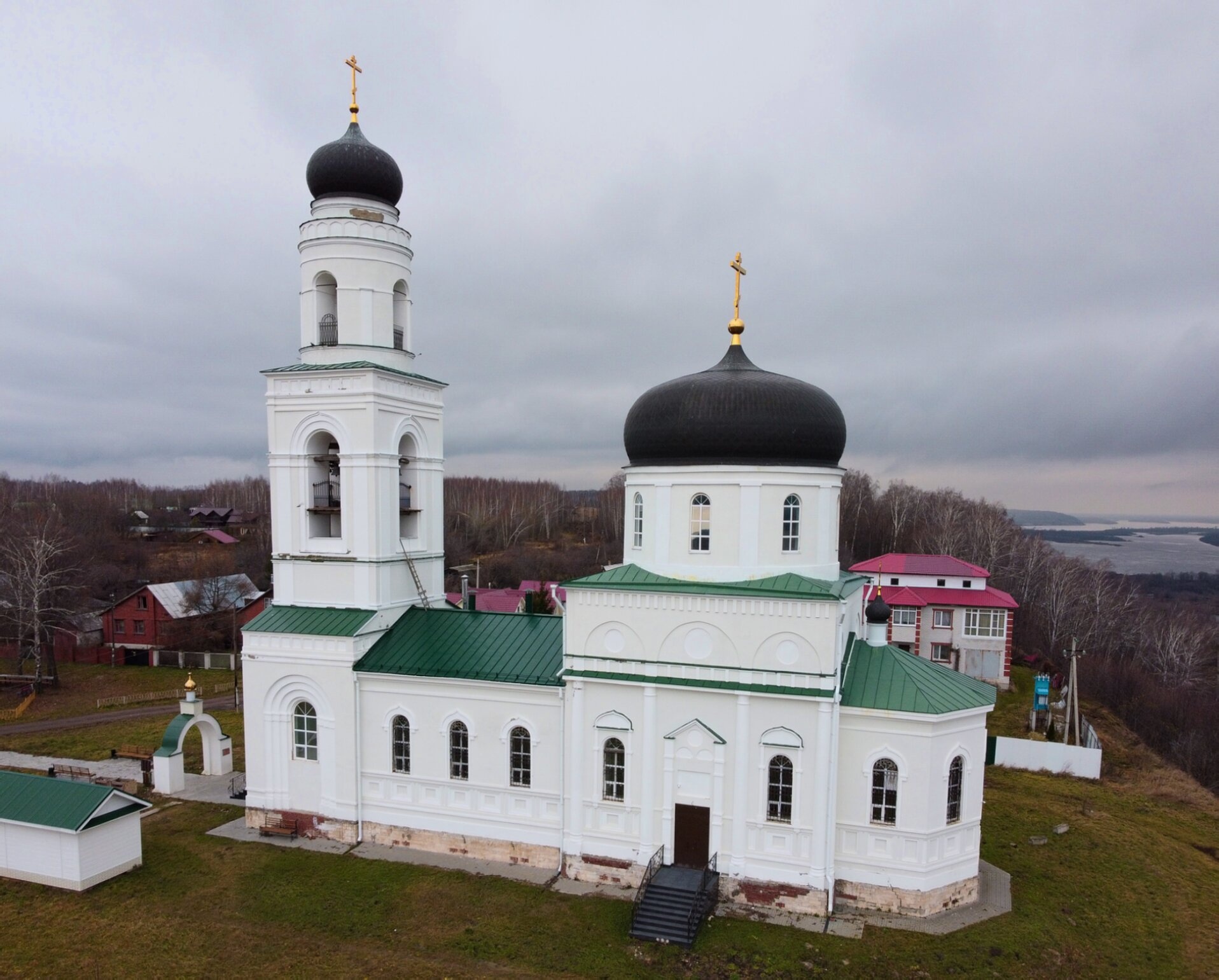 Храм Преображения Господня в селе Кадницы