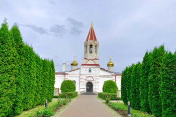 Храм иконы Божией Матери «Знамение» в Серебряных Прудах