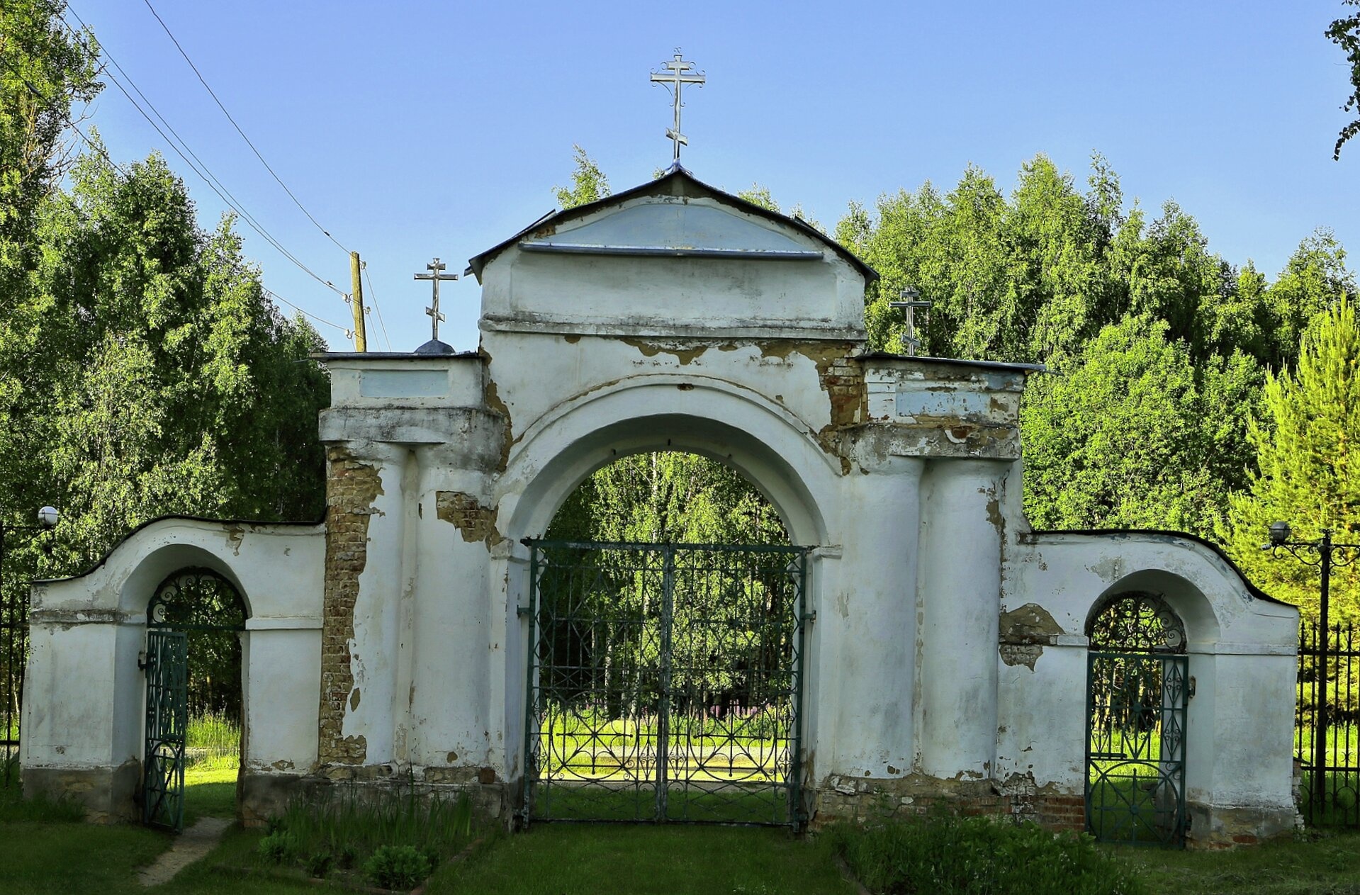 Врата Церкви Успения Пресвятой Богородицы в селе Колягино