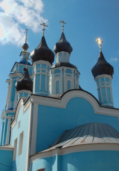 Успенская церковь в Калуге - архитектурная святыня с синими куполами