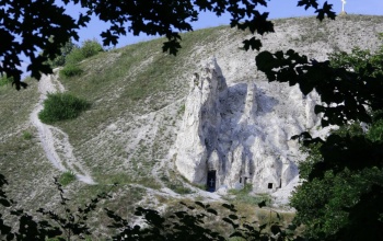 Дивногорский Успенский пещерный мужской монастырь