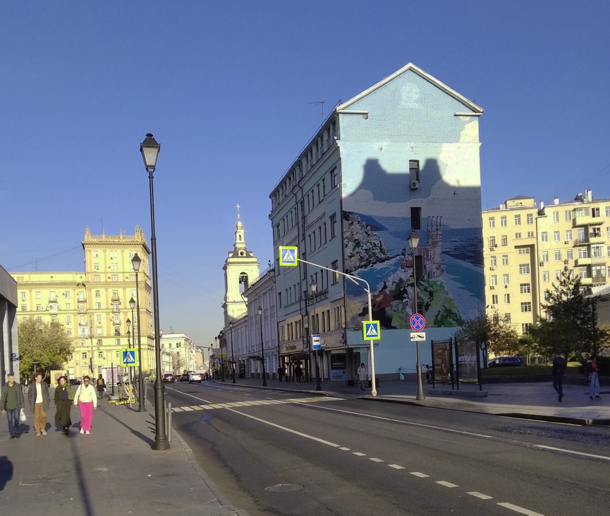 Колокольня храма Усекновения Главы Иоанна Предтечи в Казенной Слободе