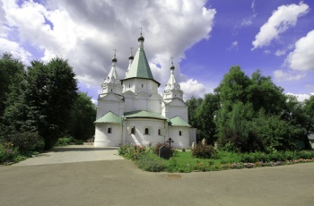 Колокольня Храма Троицы Живоначальной в Троицком-Голенищеве