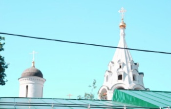 Купола храма Никиты Мученика на Швивой горке в Москве