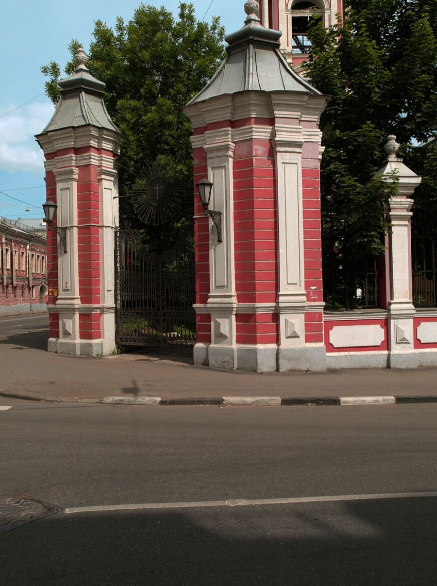 Врата Храма Никиты Мученика на Старой Басманной