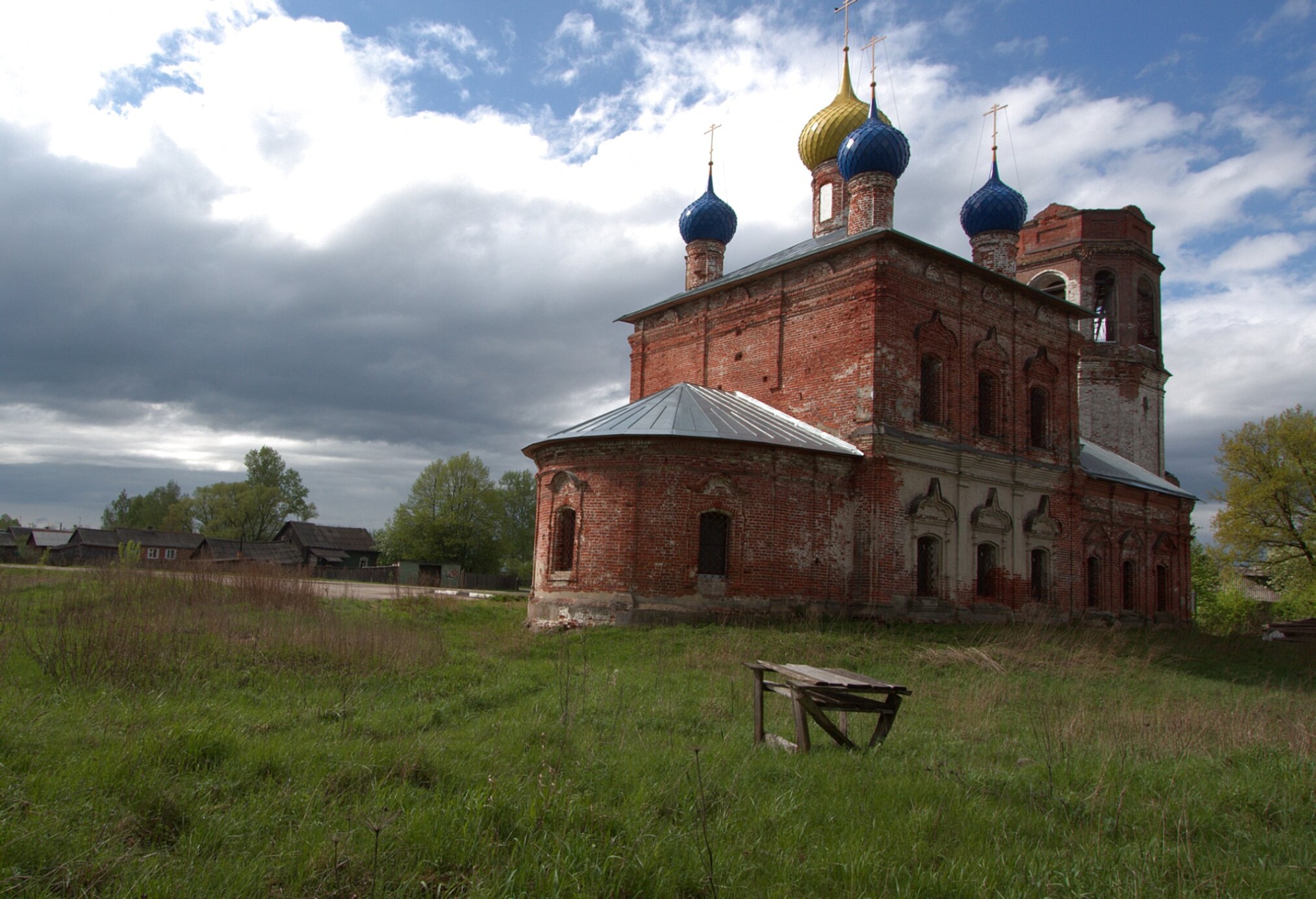 Церковь Воскресения Словущего в селе Лахость