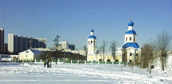 Храм Святых Апостолов Петра и Павла в Ясеневе зимой