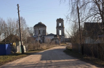 Храм Живоначальной Троицы в селе Первитино