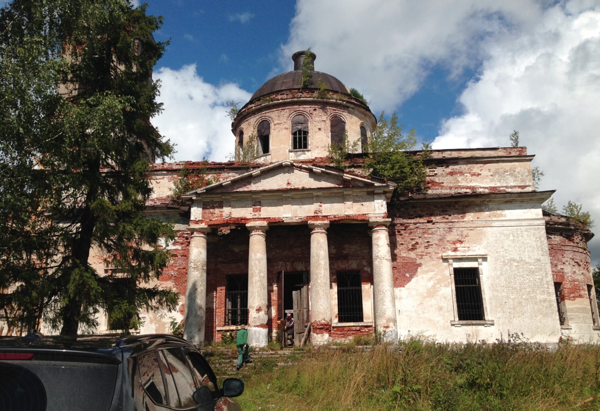 Церковь Живоначальной Троицы в селе Микшино