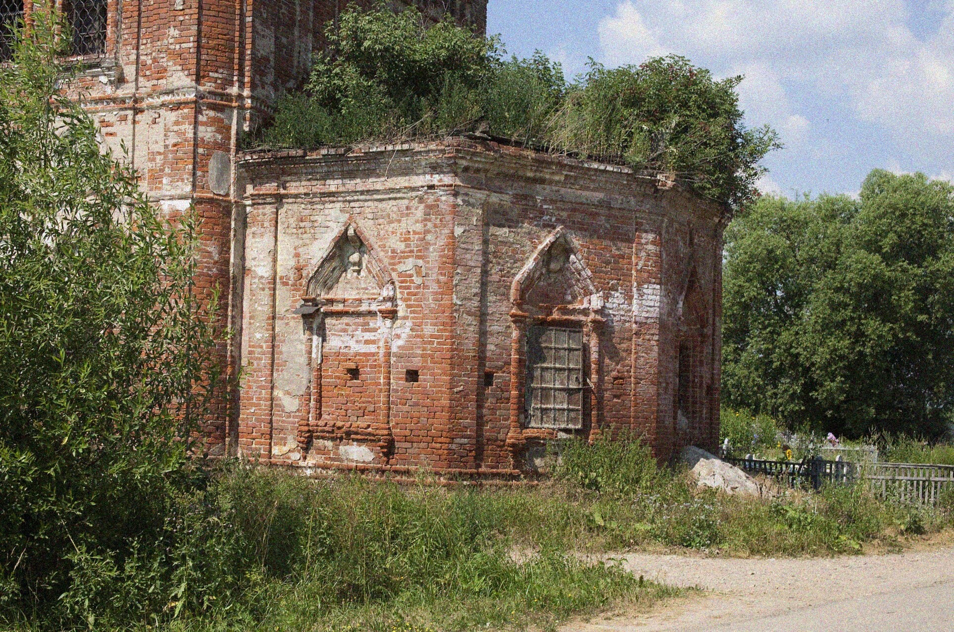 Церковь Василия Кесарийского в деревне Деревни