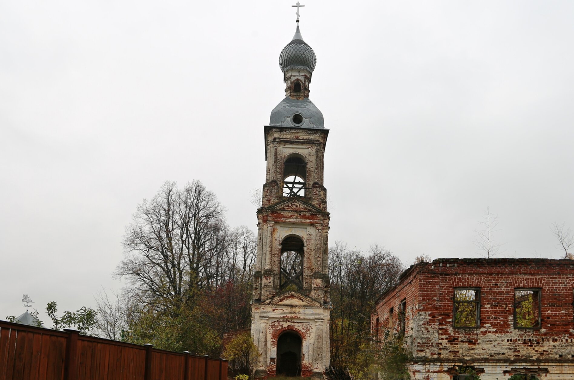 Колокольня Введенской церкви в селе Ильинское