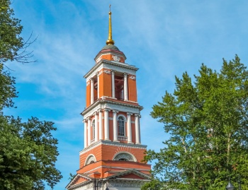 Колокольня Храма Троицы Живоначальной в Вишняках