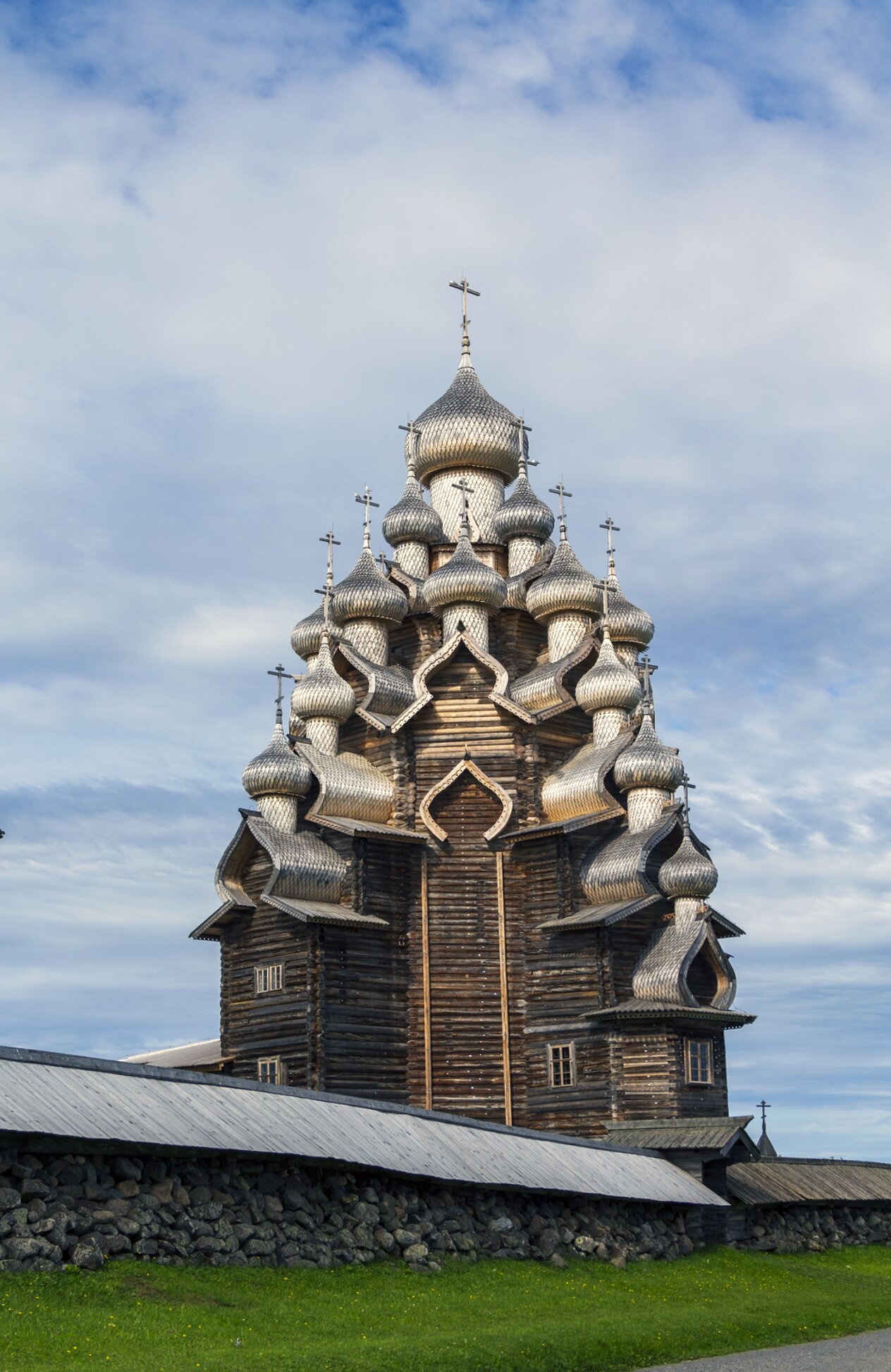 Преображенская церковь на острове Кижи: Шедевр деревянного зодчества
